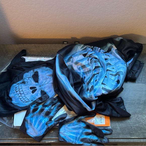 Must bundle Kids skeleton Halloween costume size small - Picture 2 of 2